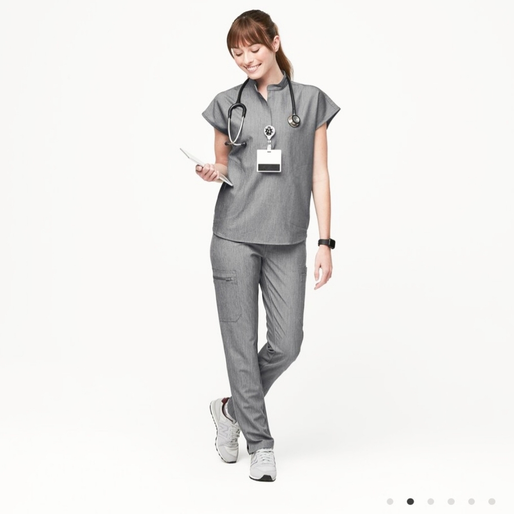 FIGS Medical Uniform for women scrub top M US, COLOR Graphite 3 pockets. - Picture 10 of 13